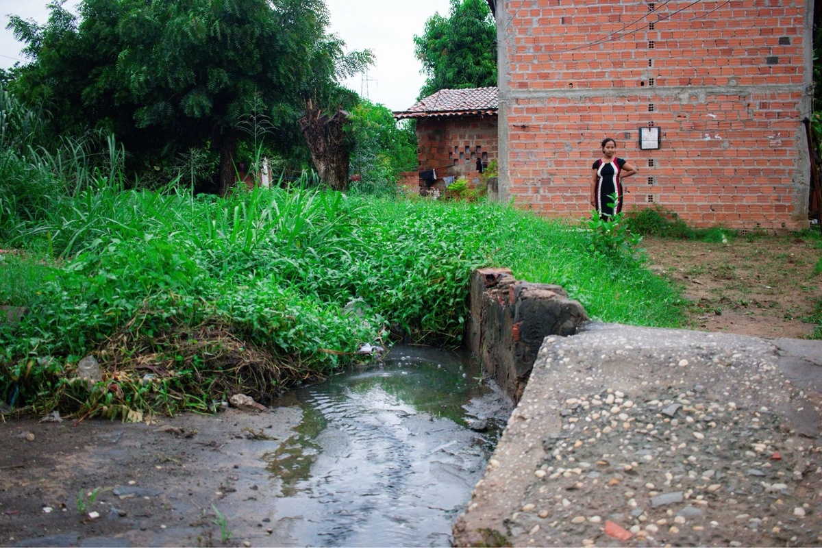Falta de saneamento básico.