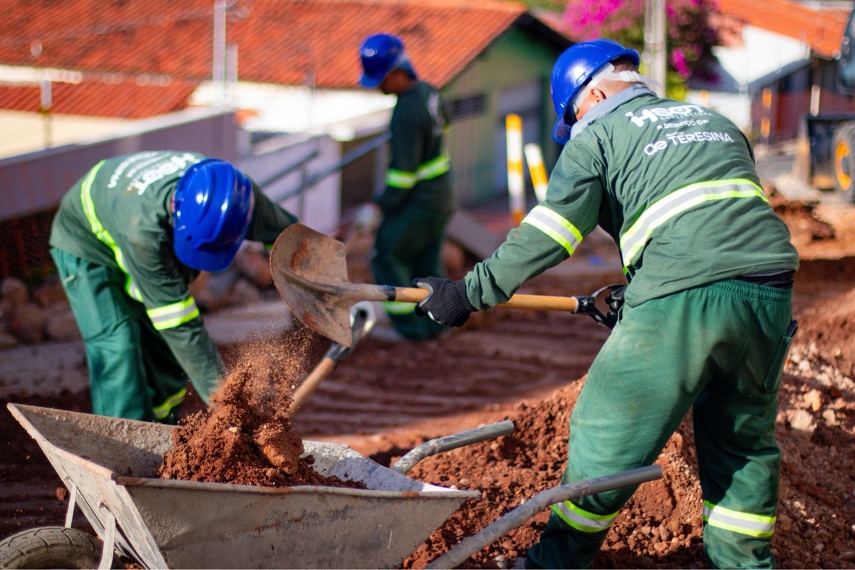 Obras de saneamento em Teresina.
