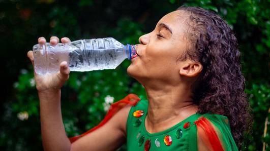 Água distribuída em Teresina atende padrões de qualidade, aponta relatório