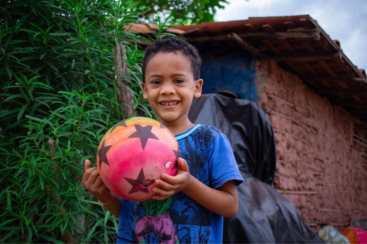 pequeno Kelvin, de cinco anos.
