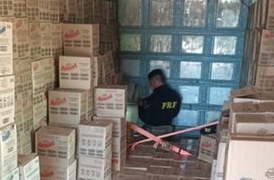 Carga de 3 mil caixas de biscoitos é apreendida após irregularidades na BR-316. (Foto: Reprodução/ PRF-PI)