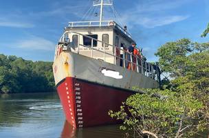 Carga estava em embarcação e caminhões; dois suspeitos foram presos. (Foto: Divulgação/ PF)