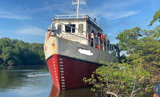 PF apreende 1,5 mil caixas de cigarros contrabandeados em barco no PI PF apreende 1,5 mil caixas de cigarros contrabandeados em barco no PI