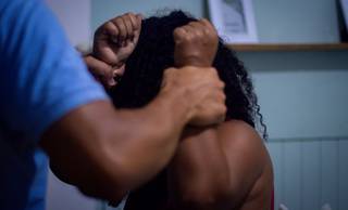 Mulheres vítimas de violência doméstica poderão receber pensão paga pelo agressor