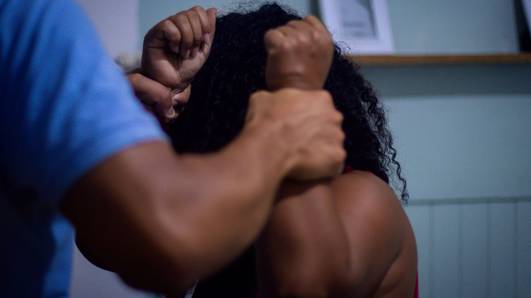 Projeto prevê que criminosos paguem tratamento de vítimas no SUS; entenda