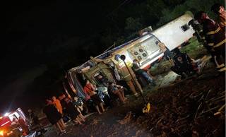 Ônibus tomba e deixa seis pessoas feridas na BR-316, em Teresina Ônibus tomba e deixa seis pessoas feridas na BR-316, em Teresina