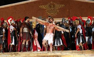 Paixão de Cristo de Floriano reúne milhares de pessoas na estreia do espetáculo Paixão de Cristo de Floriano reúne milhares de pessoas na estreia do espetáculo