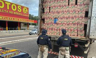 Caminhão com quase 500 mil maços de cigarros contrabandeados é apreendido em Teresina