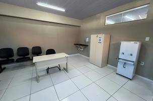 Espaço oferece banheiro, internet, bebedouro, área de descanso e carregadores para celulares. (Foto: Divulgação/ Ascom)