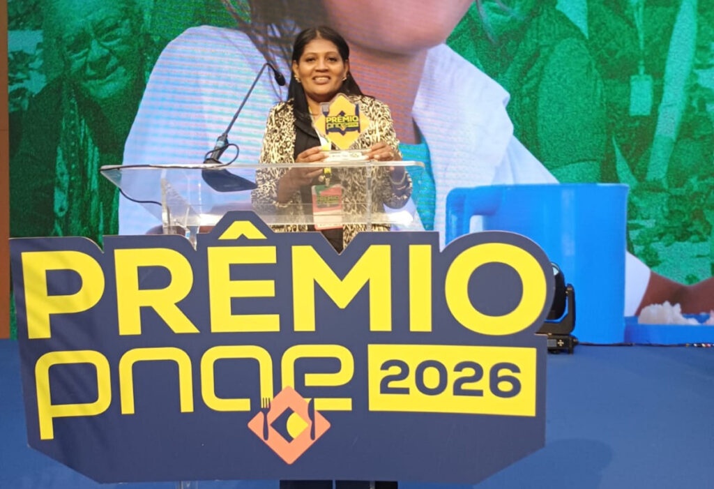 Merendeira Mônica Soares.