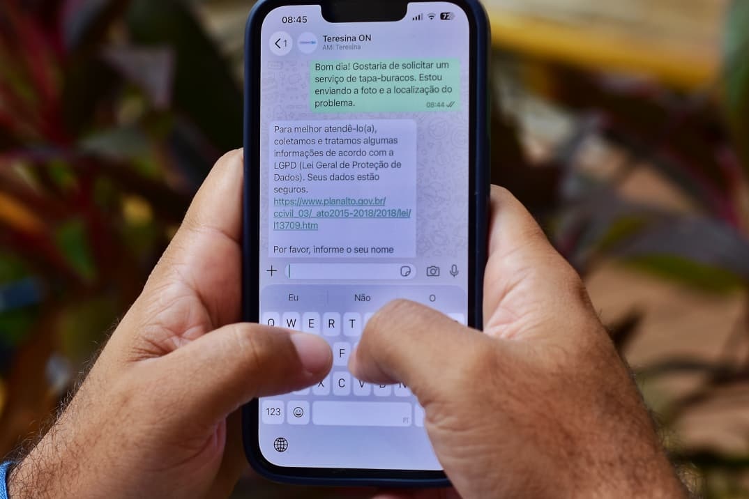 População pode solicitar serviços de tapa-buracos e informar problemas de iluminação pública pelo WhatsApp