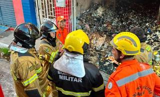 Incêndio atinge supermercado, destrói depósito e danifica apartamentos no Norte do Piauí