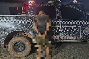 Durante a abordagem, os policiais apreenderam uma arma de fogo e outros materiais relacionados à ocorrência. (Foto: Divulgação/Polícia Civil do Maranhão)