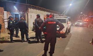 Homem é morto a tiros dentro de casa durante assalto em Demerval Lobão Homem é morto a tiros dentro de casa durante assalto em Demerval Lobão