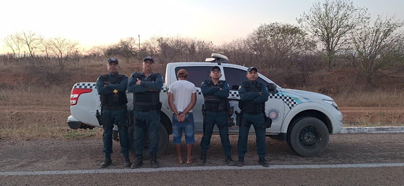 Homem estava sendo procurado pela Justiça e foi localizado em uma residência na zona rural de Várzea Branca.
