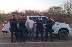 Homem estava sendo procurado pela Justiça e foi localizado em uma residência na zona rural de Várzea Branca. (Foto: Foto: Divulgação/Polícia Militar)
